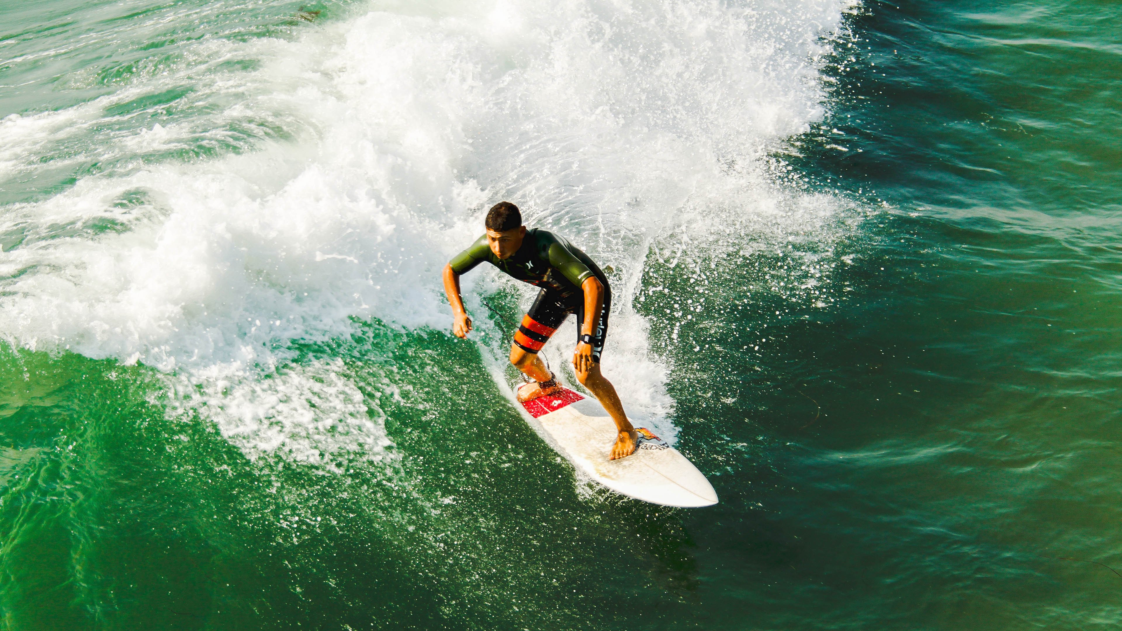 卡塔尔强势拿下乌拉圭，李刚仁成为关键先生，亚洲足球的新篇章