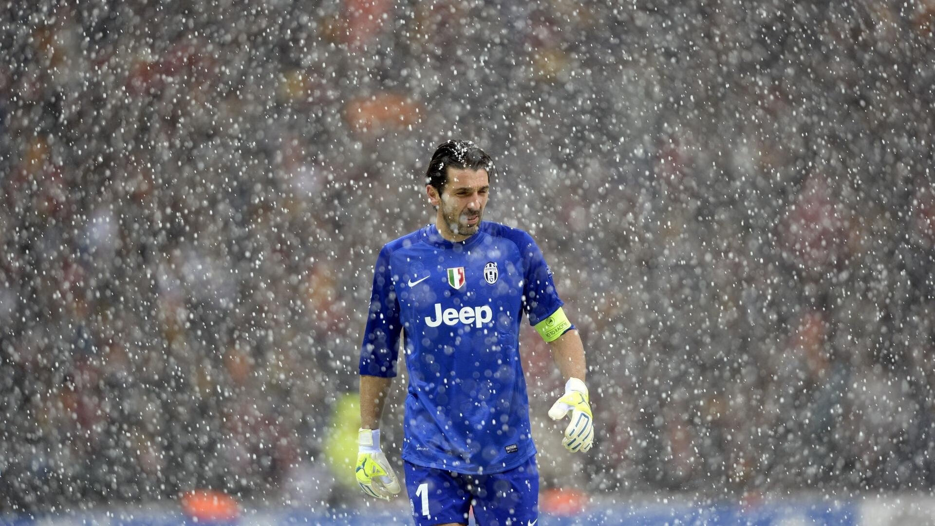 冰岛火山灰与F1引擎齐鸣,当三笘薰在街道赛道完成波带走的终极隐喻