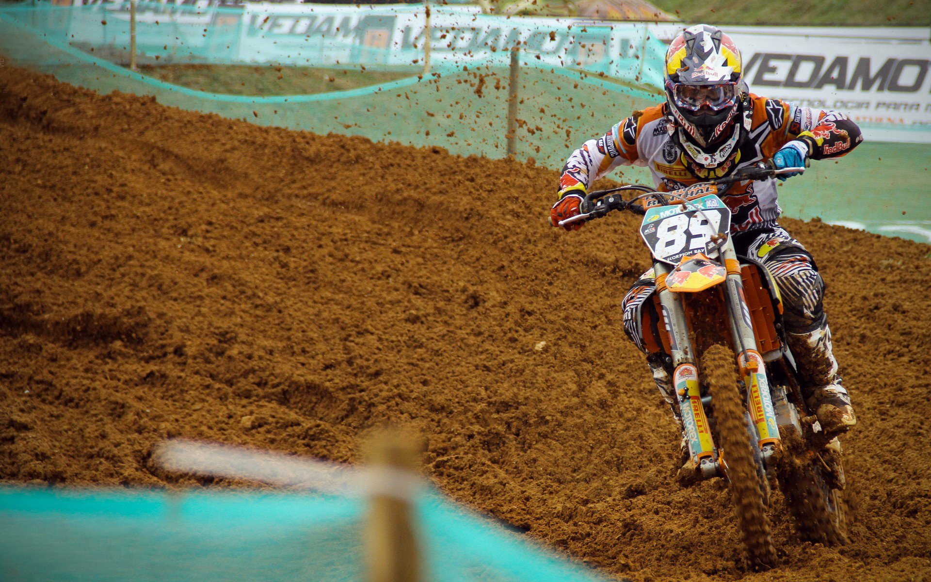 当引擎轰鸣遇见篮球传奇,F1街道赛之夜,东契奇跨越里程碑的双重奏