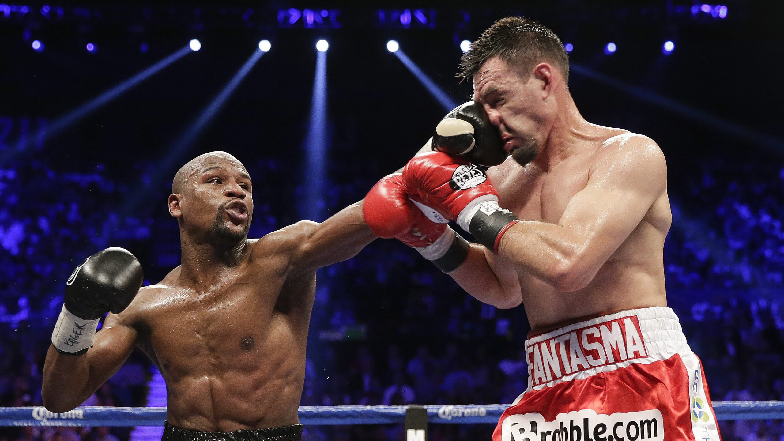 三狮鏖战东欧铁骑，C罗传奇之火点燃绿茵